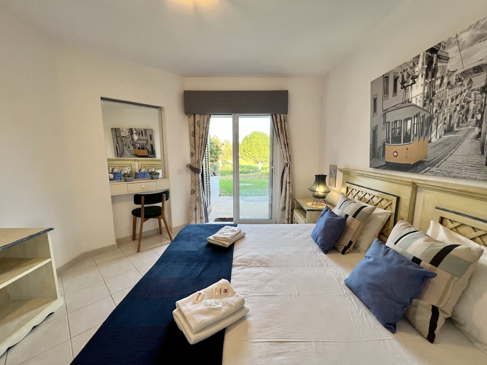 Balaia Golf Village 32/94