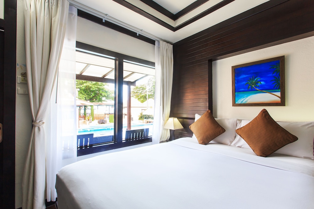 Superior, Bungalow, Double Bed, Pool Side