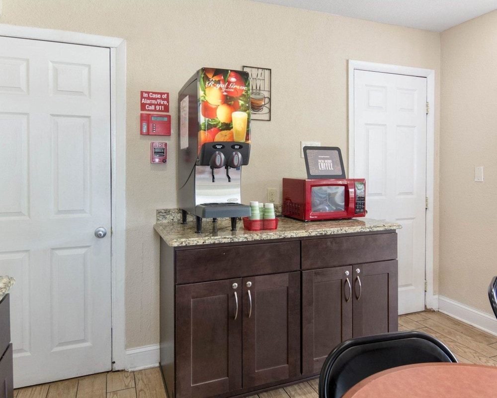 Econo Lodge Town Center 5/32