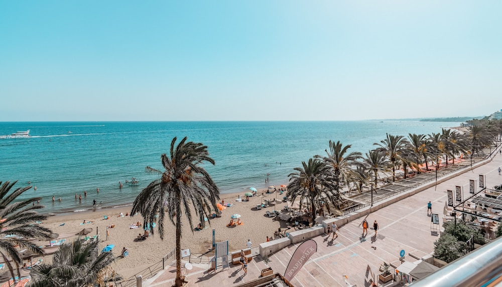 Puerto Azul Marbella 64/70