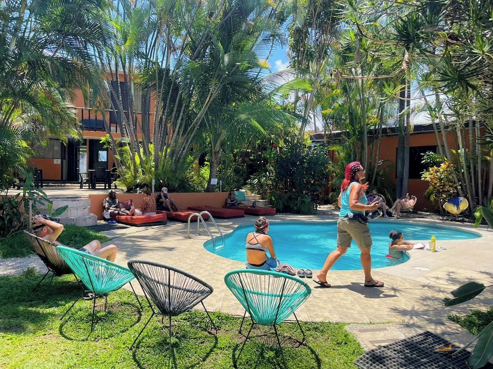 Costa Rica Guesthouse 68/70
