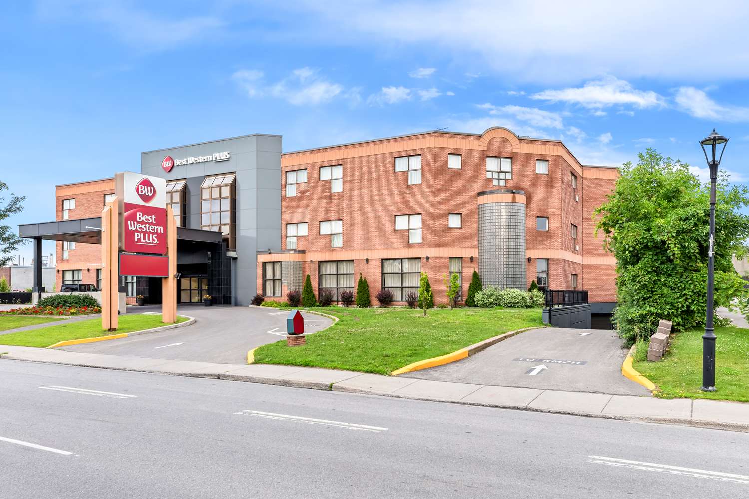 Best Western Plus Montreal East in MONTREAL