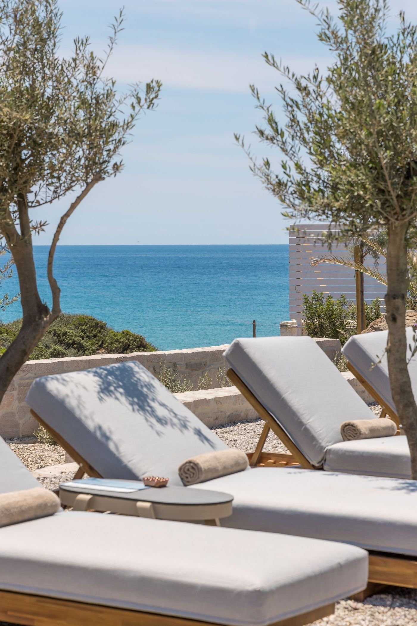 GOLDEN MILOS BEACH 48/51