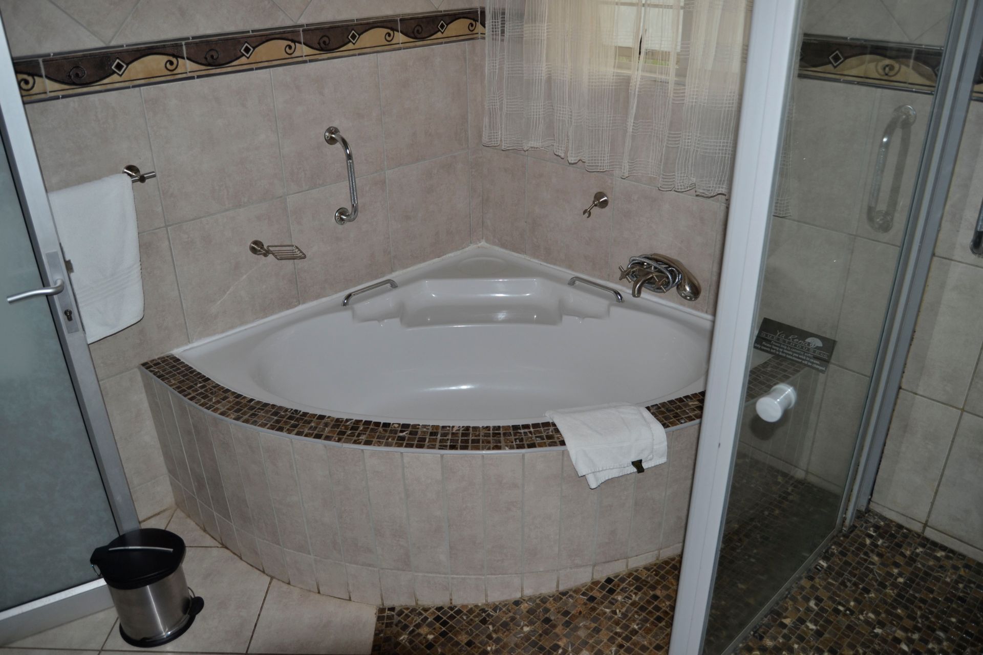 Ya Rena Guest House 17/18