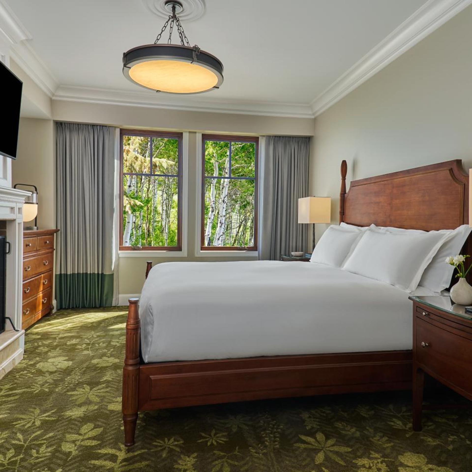 Suite, King Bed, Resort View, Accessible