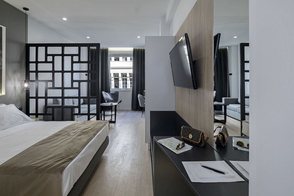 Philosofia Athens Suites 12/38