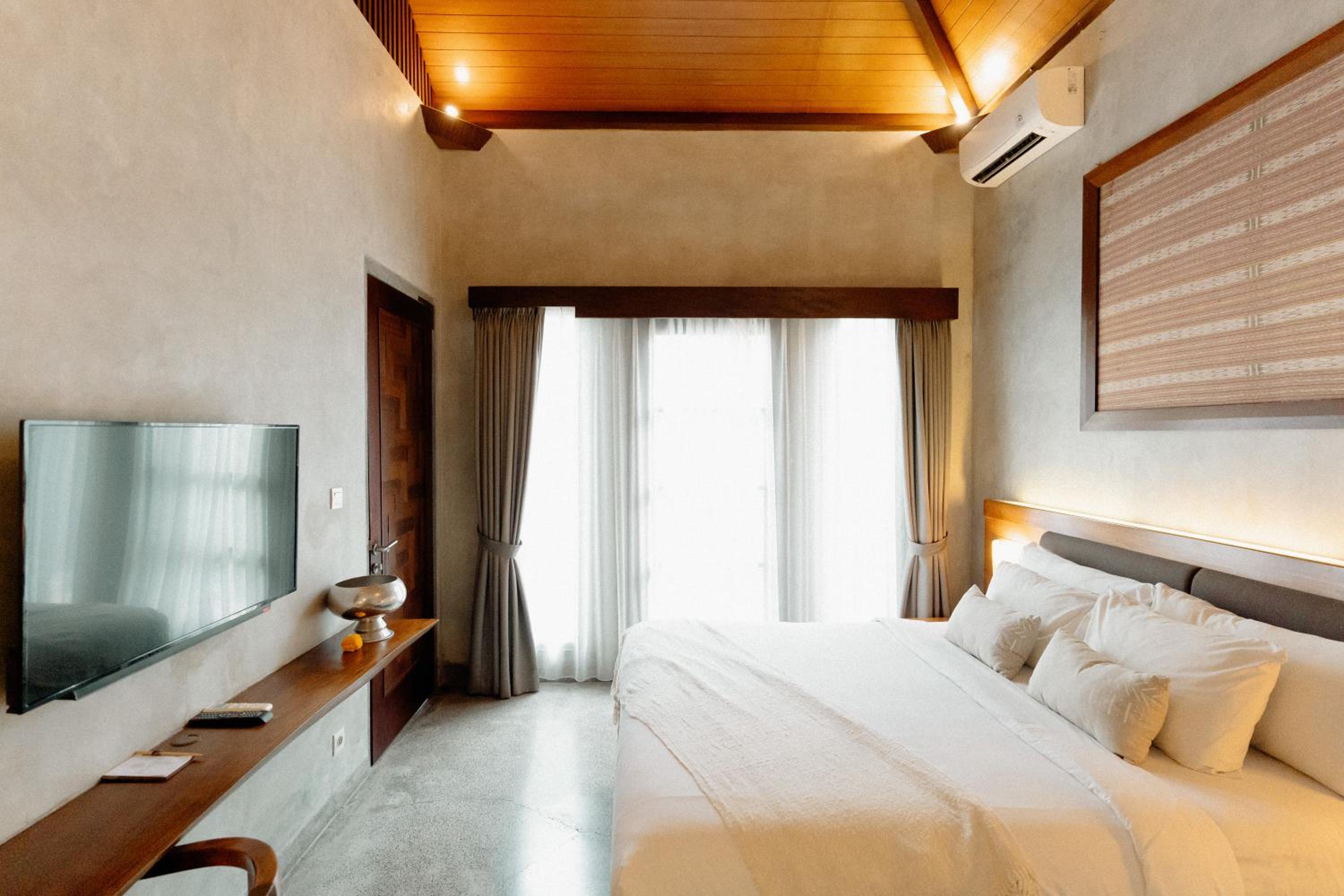 2 Bedrooms, Pool, Villa