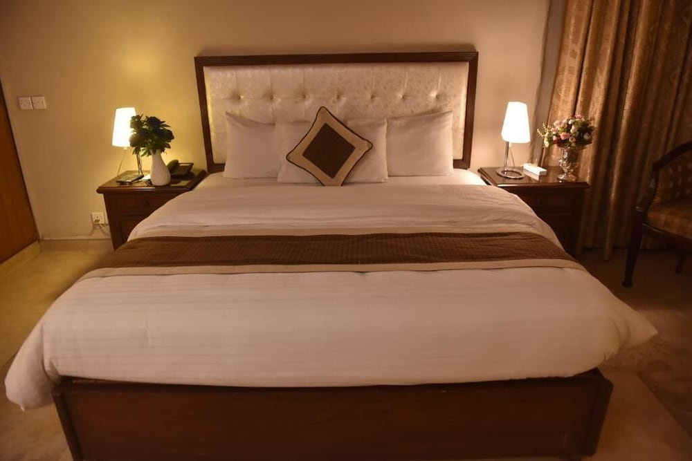 Shalimar Tower Hotel Lahore 13/50