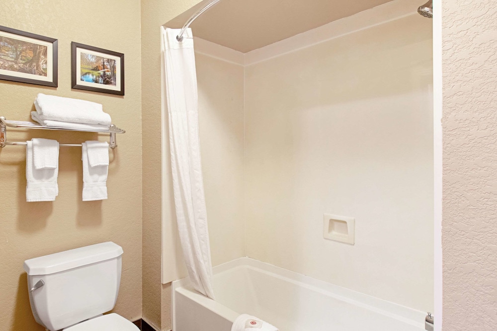 Comfort Inn & Suites Fredericksburg TX 10/30