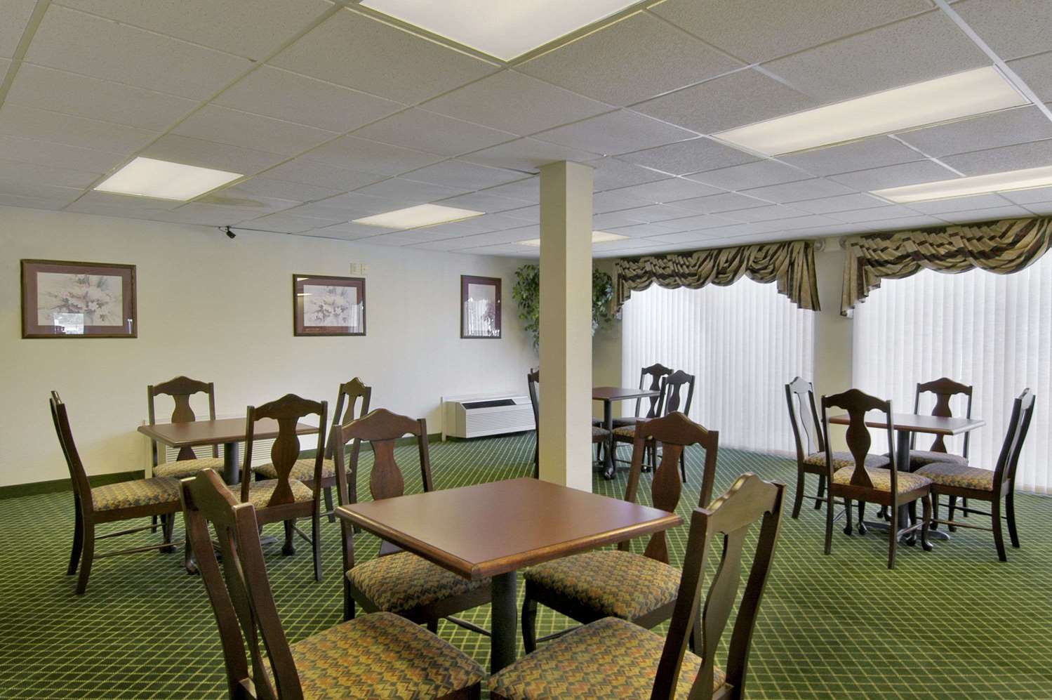 Days Inn by Wyndham Alma 30/41