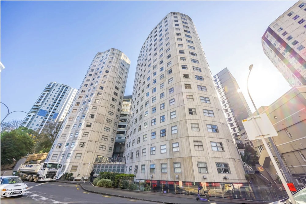 Empire Apartments 4/67