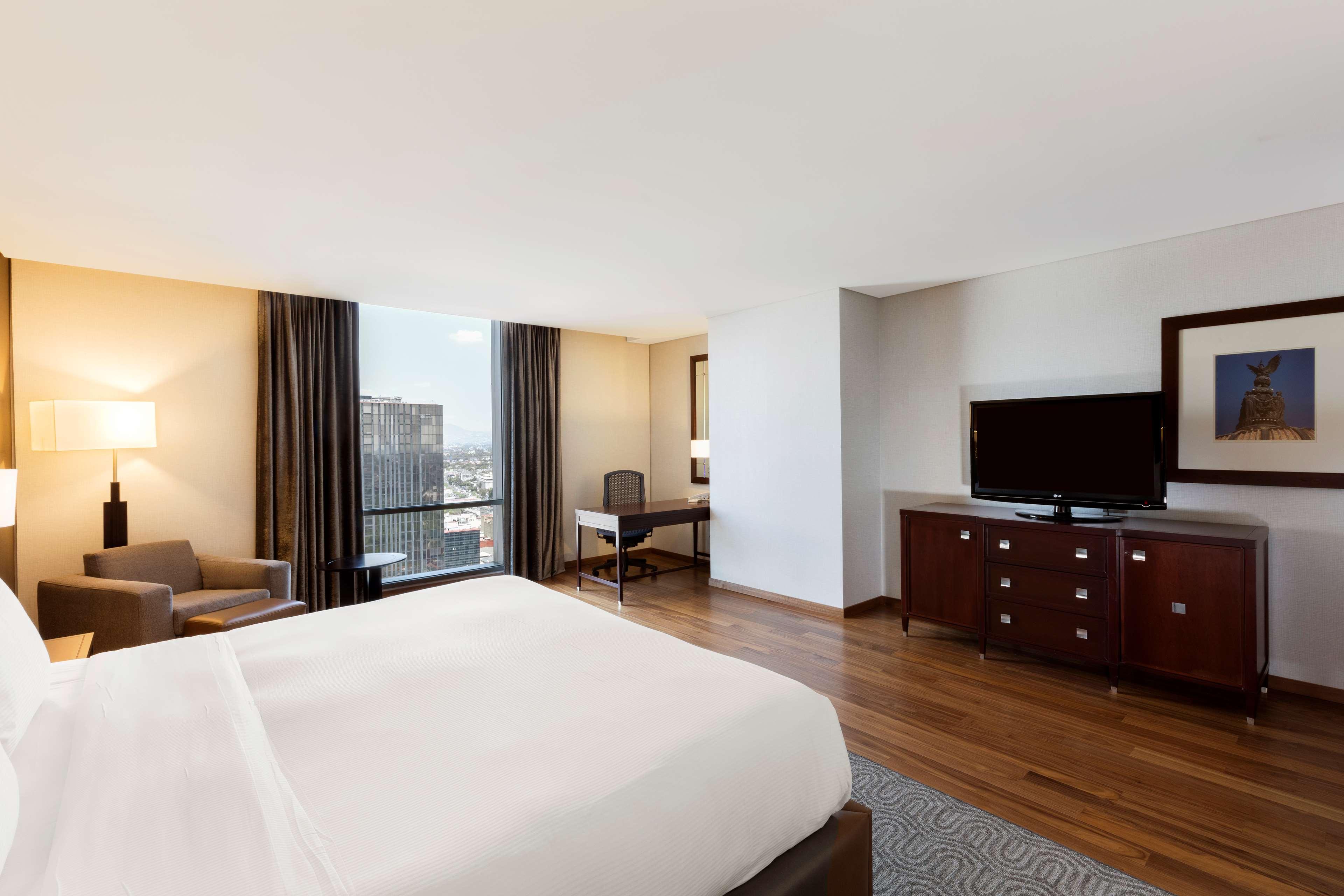 Artes, Executive, King Bed