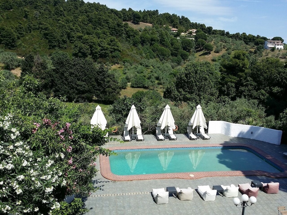 Villa Albanis 24/33