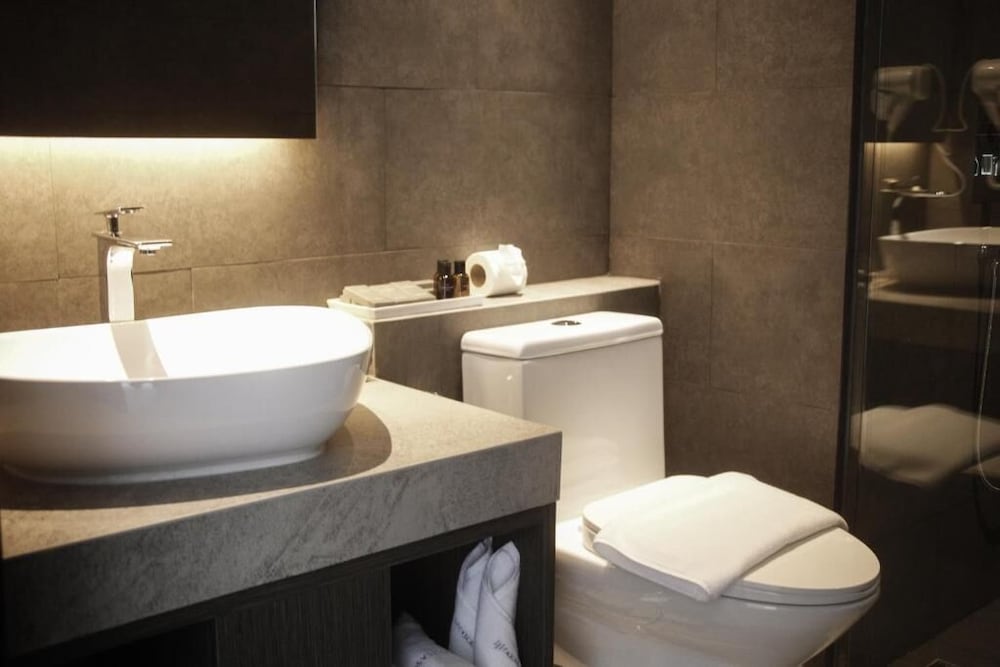 Cascade Hotel Bangkok 35/37