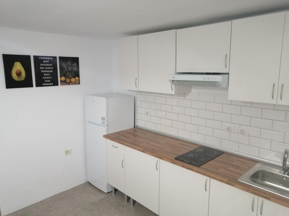 Hostal Alcaravaneras 6/43
