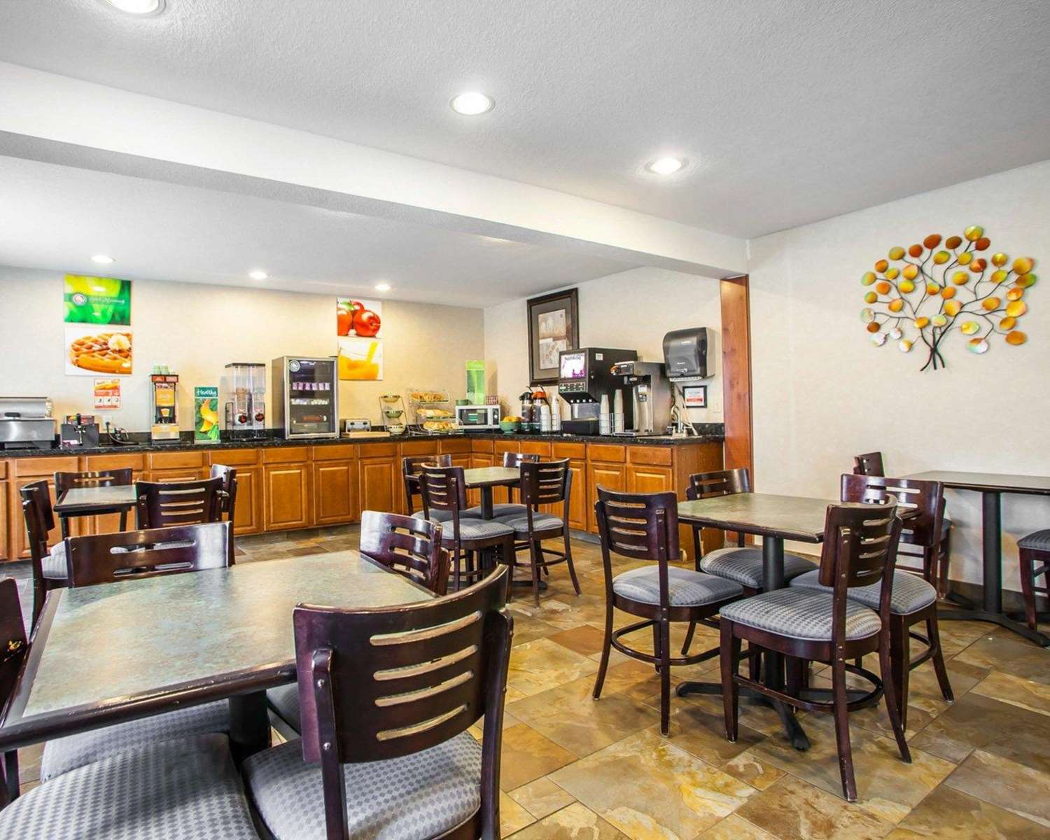 Quality Inn & Suites Ankeny-Des Moines 35/43
