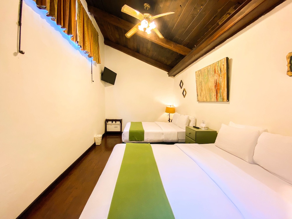 STANDARD, 2 DOUBLE BEDS