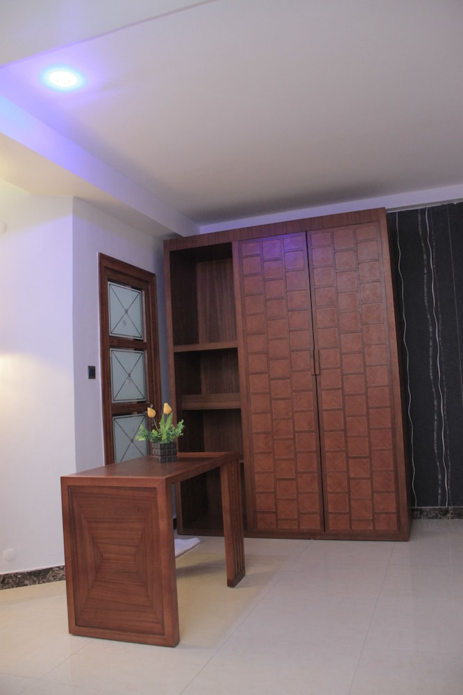 Zimbo Golden Hotel 4/37