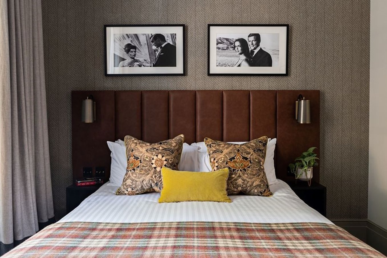 Tophams Hotel 23/77