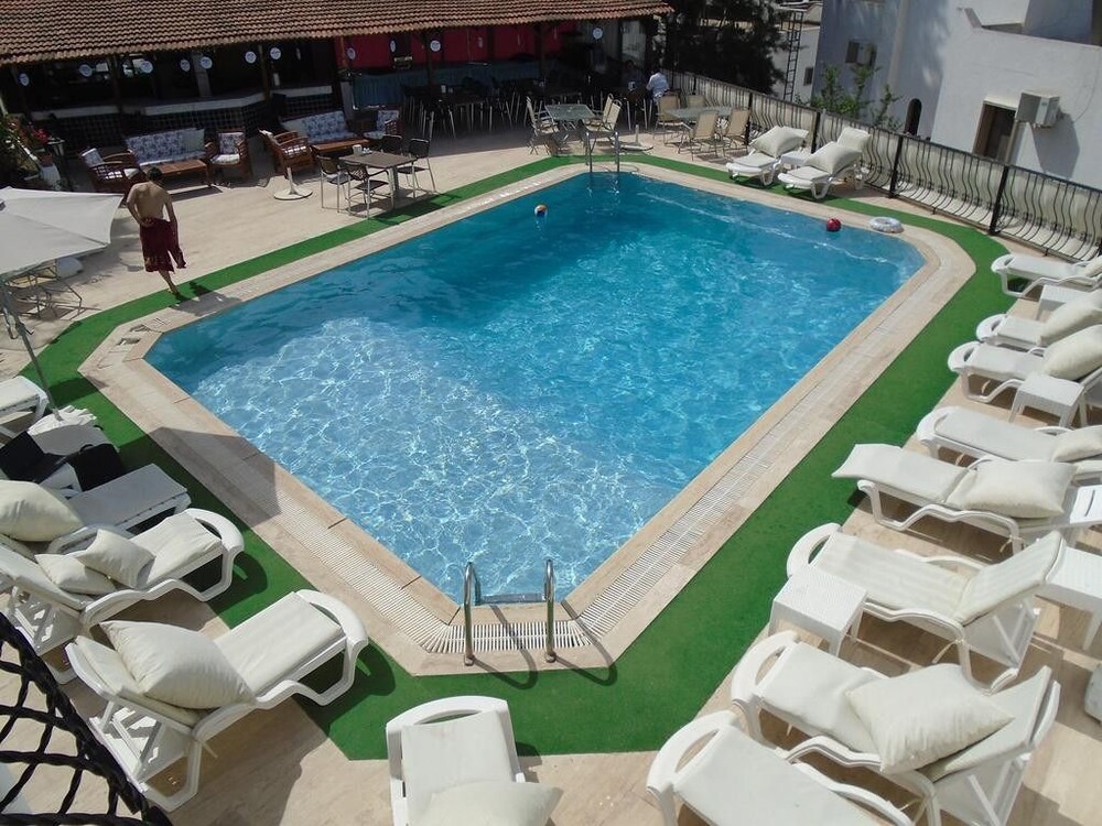 Gloria Tibi Jarra Hotel 16/17