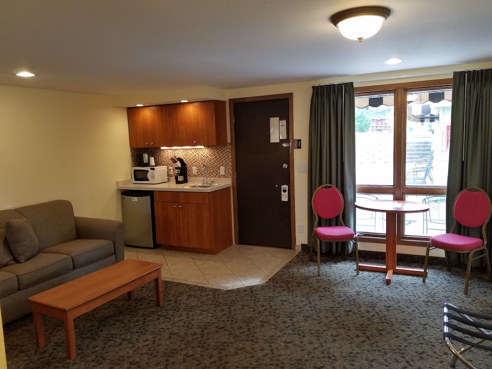 Black Hawk Motel 27/50