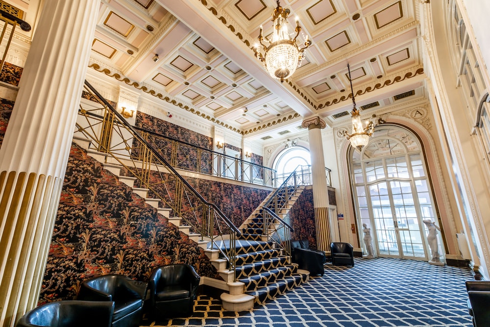 Adelphi Hotel 32/69