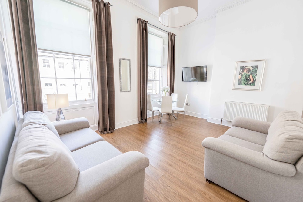 Edinburgh Castle Apartments And Suites 25/55