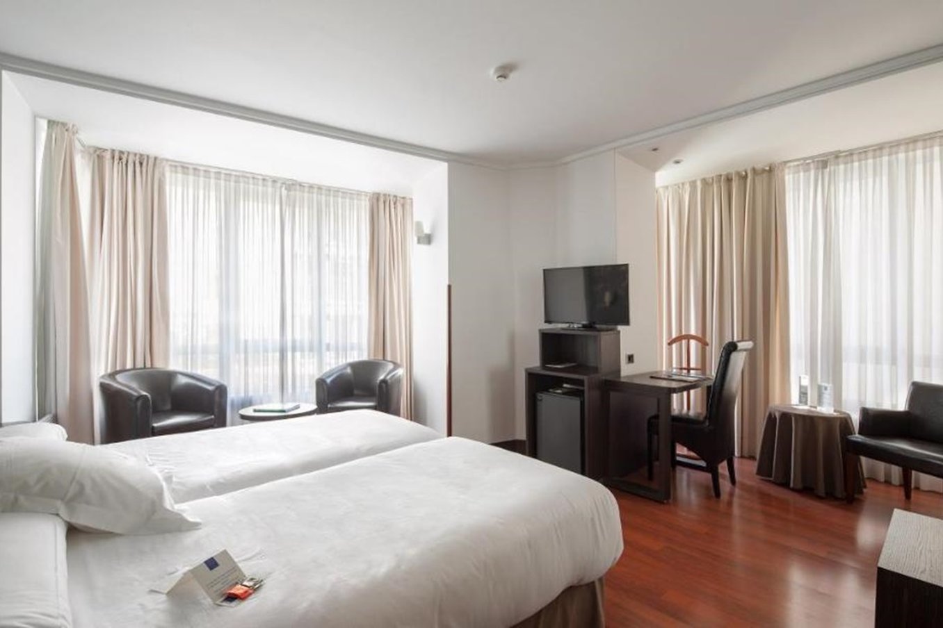 Yoldi Hotel 8/45