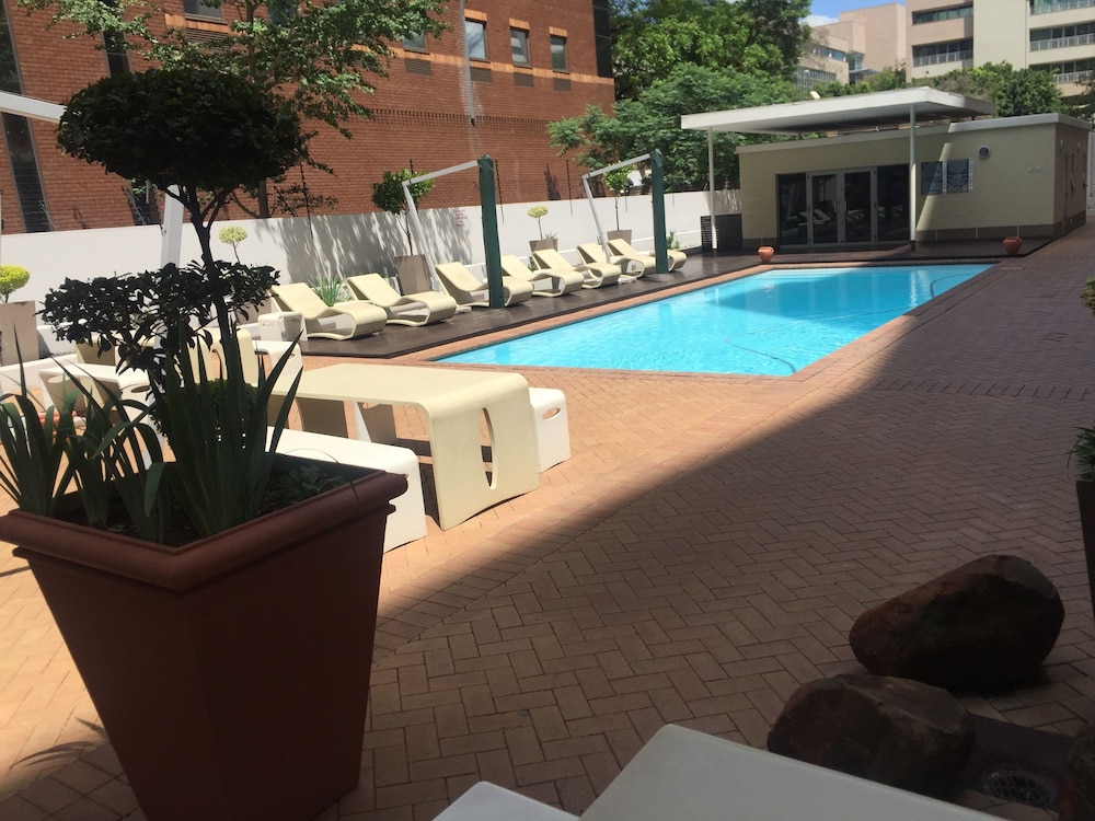 Sandton Apartments Hydro 69/73