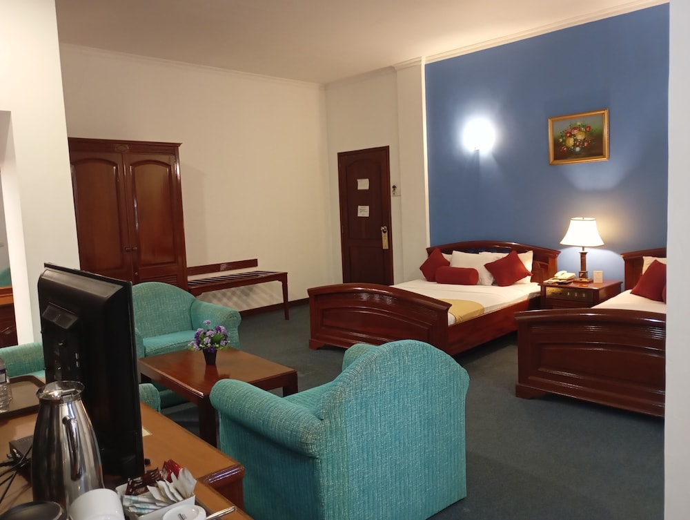 Hotel Sapphire 31/48