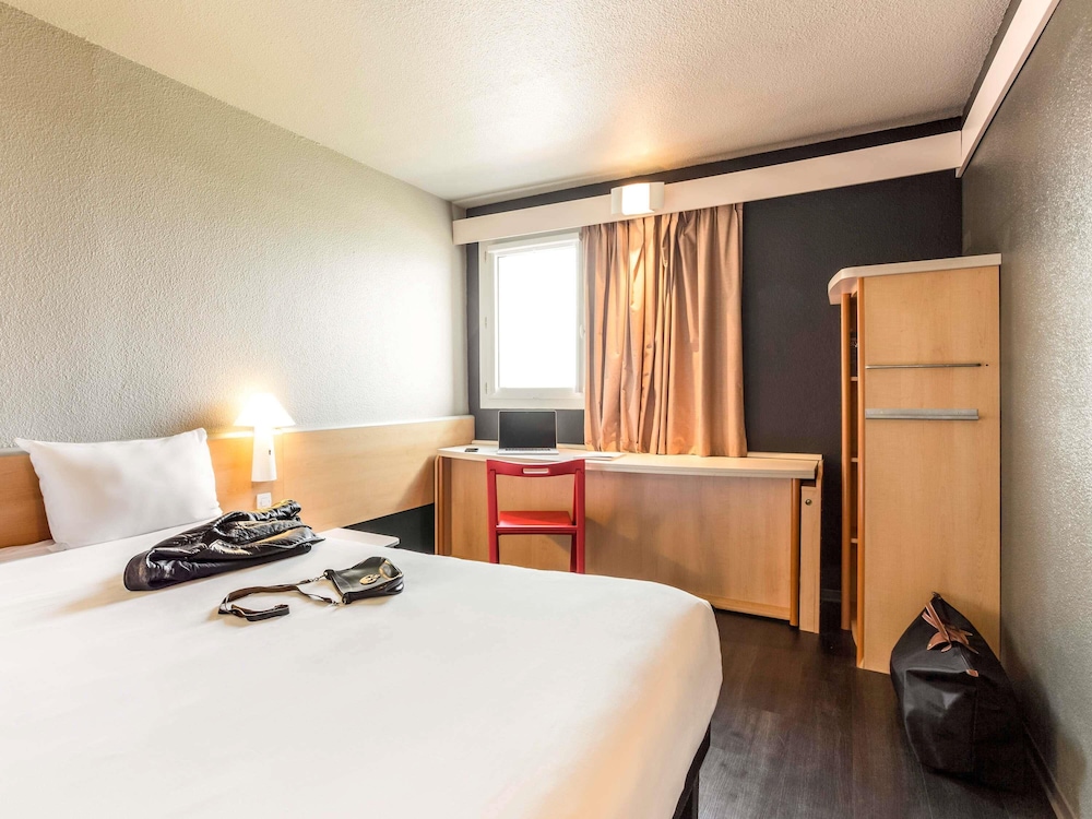 Ibis Pau Lescar 4/50
