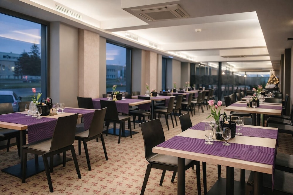 Kongres Hotel Roca 60/76