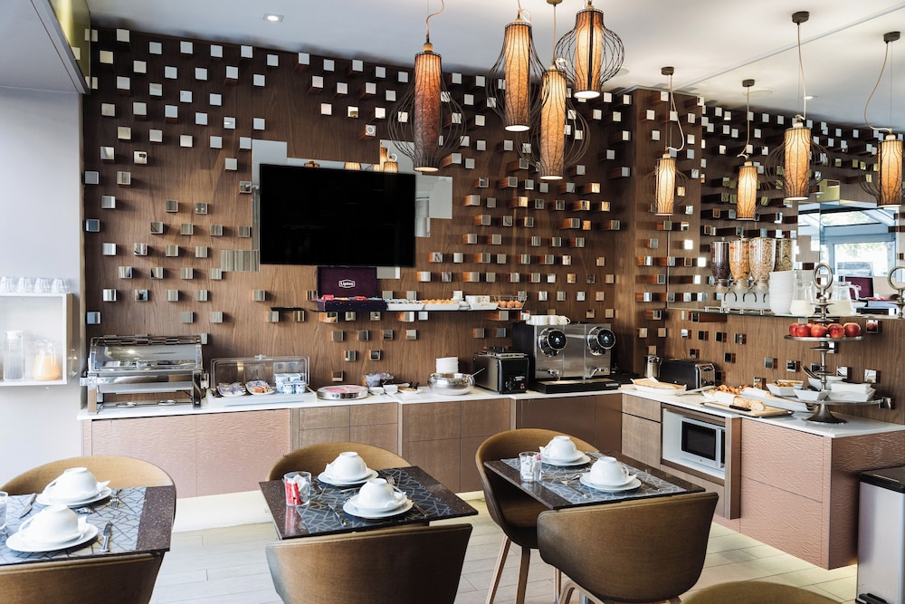 Hotel Eiffel Segur 55/69