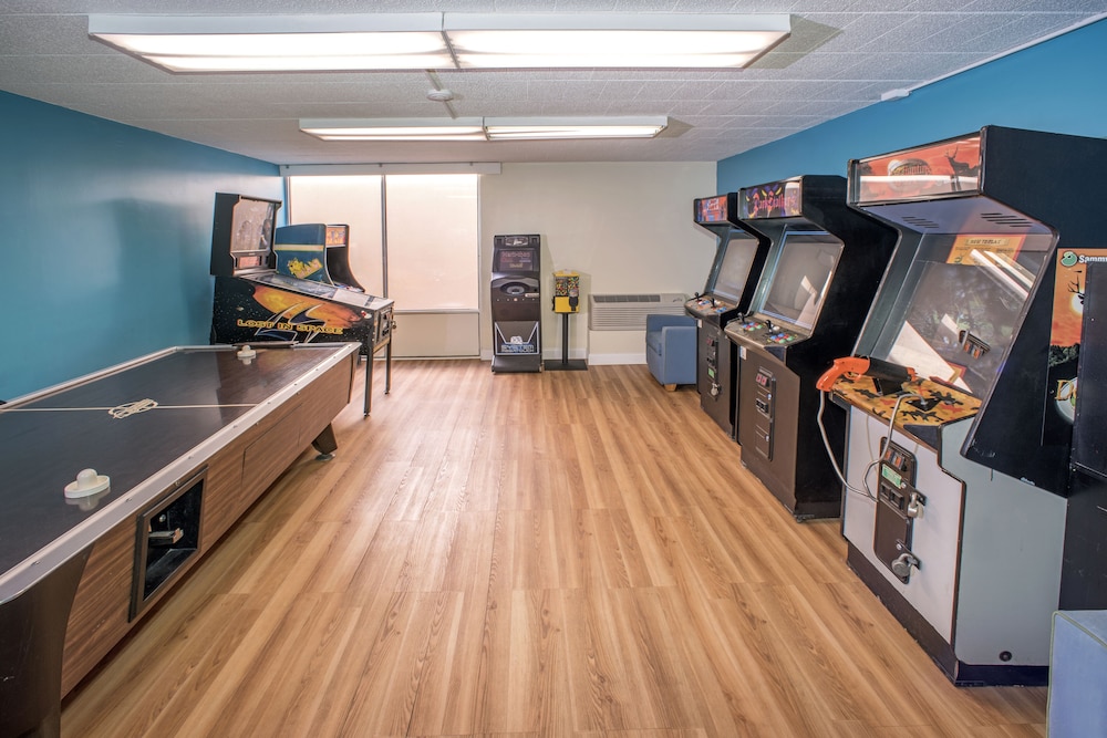 Days Hotel By Wyndham Allentown Airport / Lehigh Valley 36/47