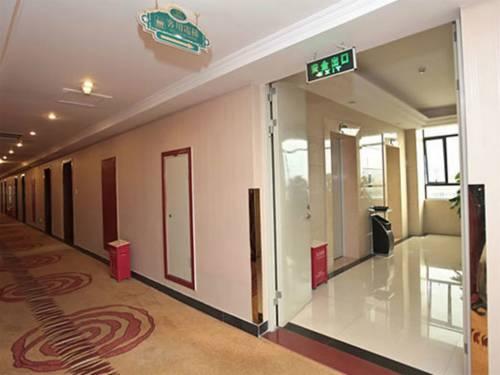 Vienna Hotel (Shantou Chaoyang High-Speed Railway Station) 13/51