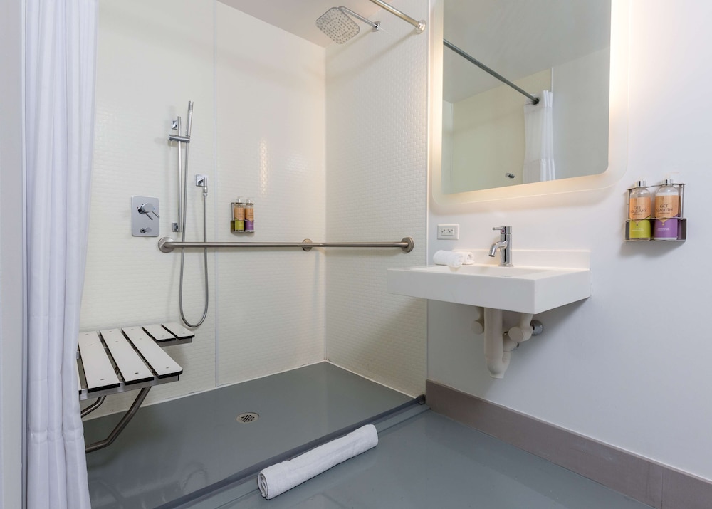 YOTEL Boston, Select by Hilton 33/79