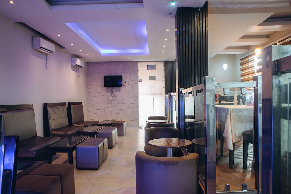 Oakspring Hotel &amp; Luxury Suites 41/50