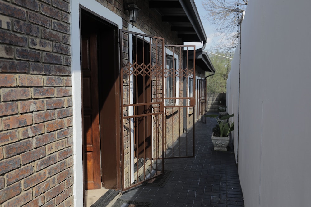 Ledumo Lodge 1/32