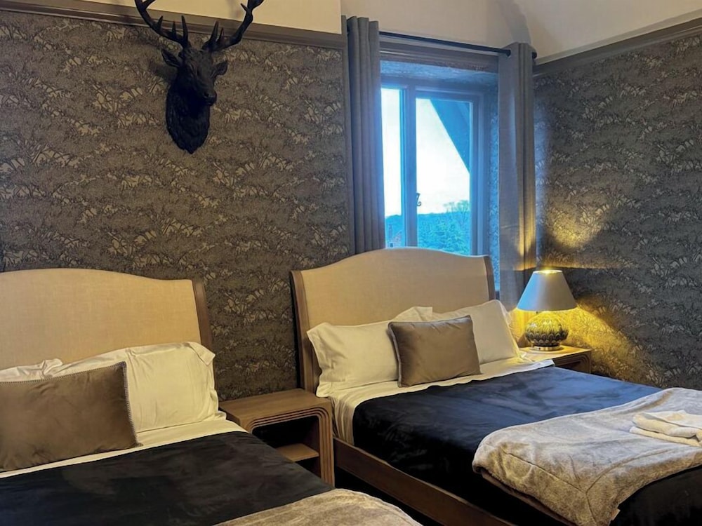The Hunting Lodge - Restaurant with rooms 8/20