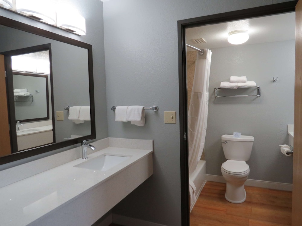 Best Western Fort Wayne I-69 North 8/45