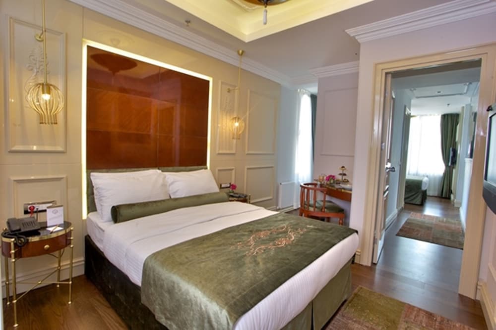 3 BEDROOMS, CONNECTING, FAMILY SUITE, CORNER