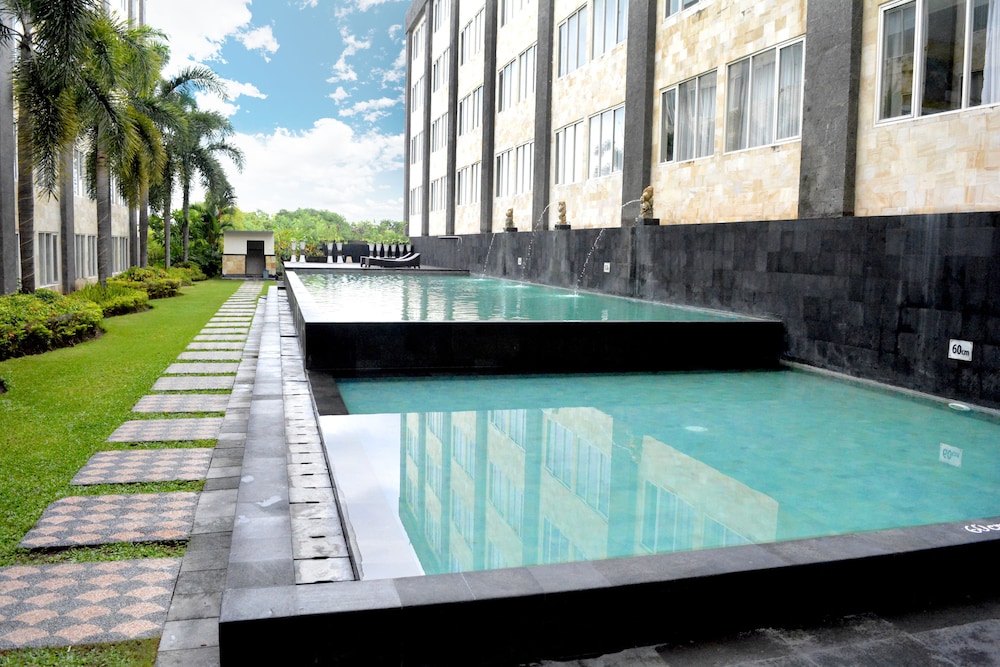 Aston Denpasar Hotel & Convention Center 70/72