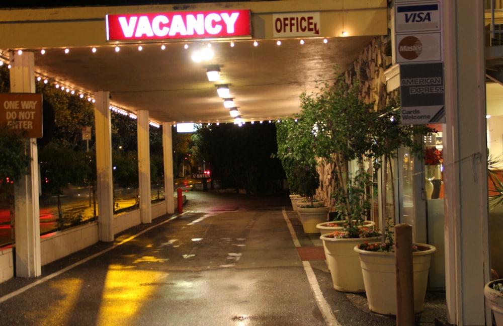 Caravelle Inn Suites 19/31