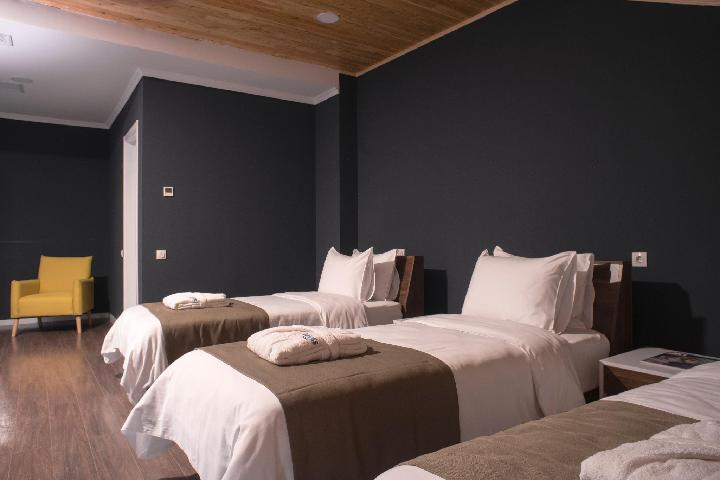 Room, 3 Beds, Attic