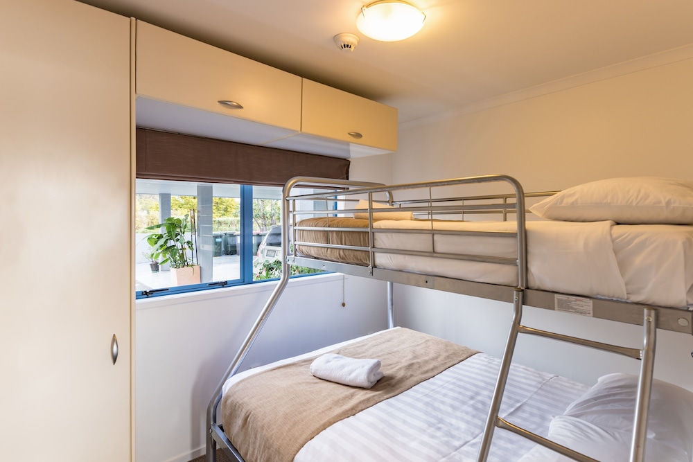 Blue Pacific Apartments 27/70