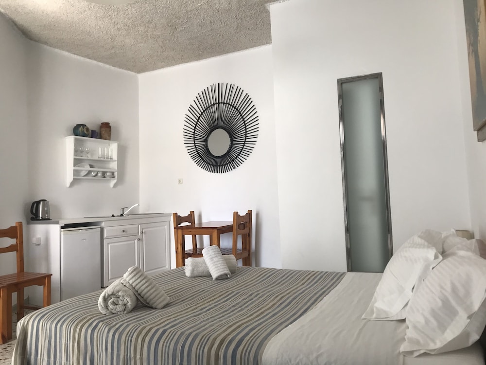 VALLAS APARTMENTS 12/50