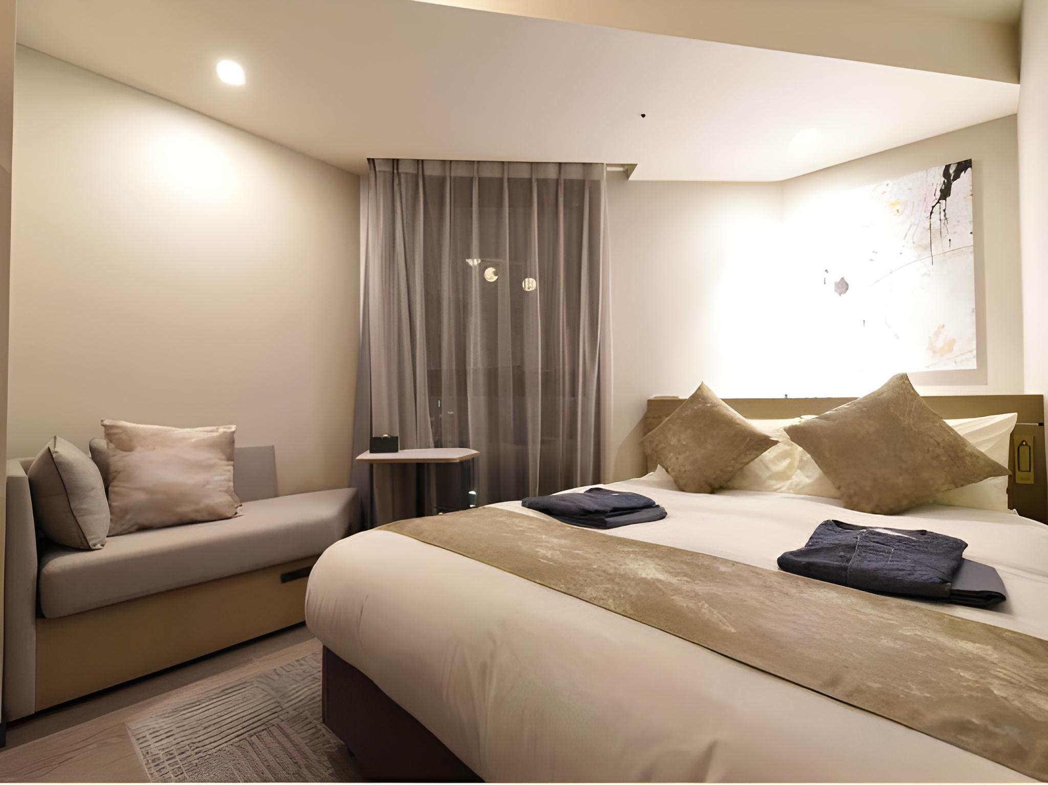 Semi Room, Semi Double Bed