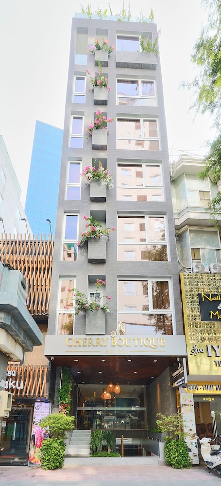Cherry Boutique Hotel 1/50