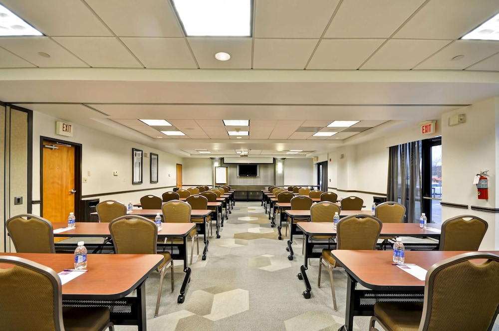 Hyatt Place Albuquerque Uptown 38/49