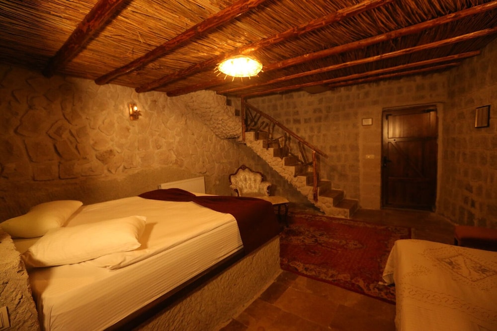 Nar Cave House & Swimming Pool 31/84